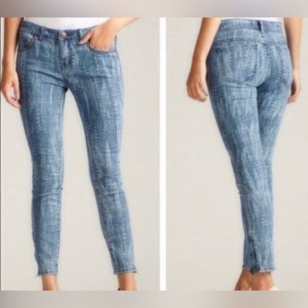 We the FREE PEOPLE Blue Feather Print Skinny Cropped Ankle Zip Jeans SZ 31 Boho